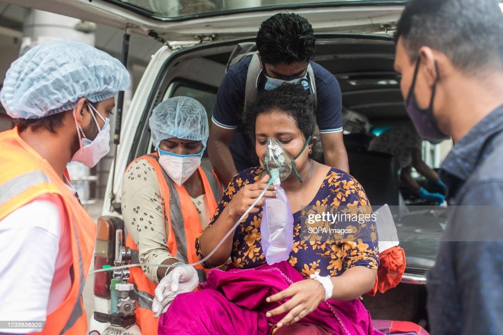 A patient is being brought to the Dhaka Medical College