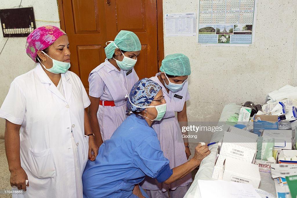 Dutch nurse instructs local nurses, Munshiganj, Bangladesh